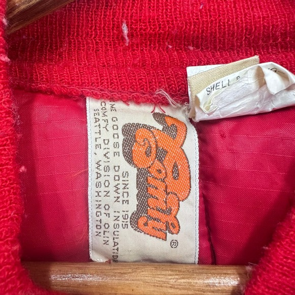 Vintage 70s Down Bomber Jacket Mens XL Red Quilted Snap Front Boxy Smokers Coat - Picture 4 of 8